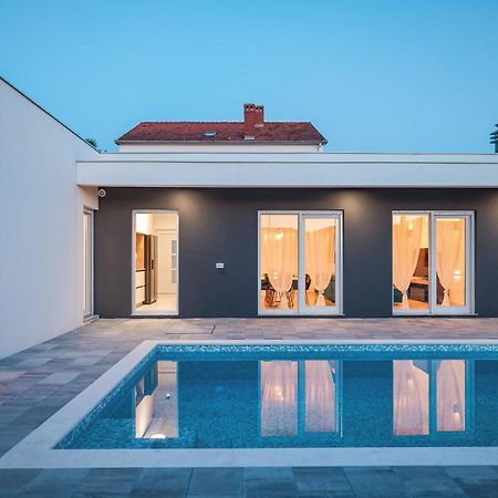 Villa La Reina House - Private Heated Pool à Bibinje Extérieur photo
